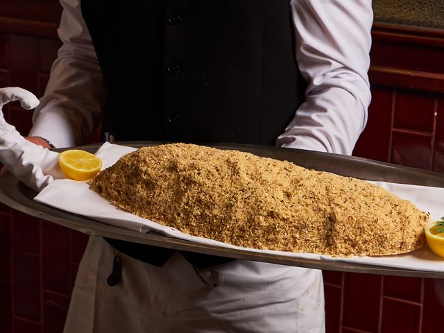 La Lorraine Bar sauvage rôti en croûte de sel